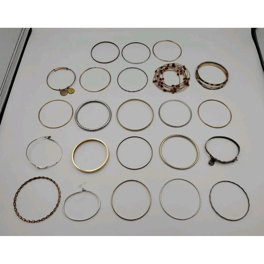 Lot Of Bracelets Bangles Skinny Metal Silver Gold Tone 23 Piece‎